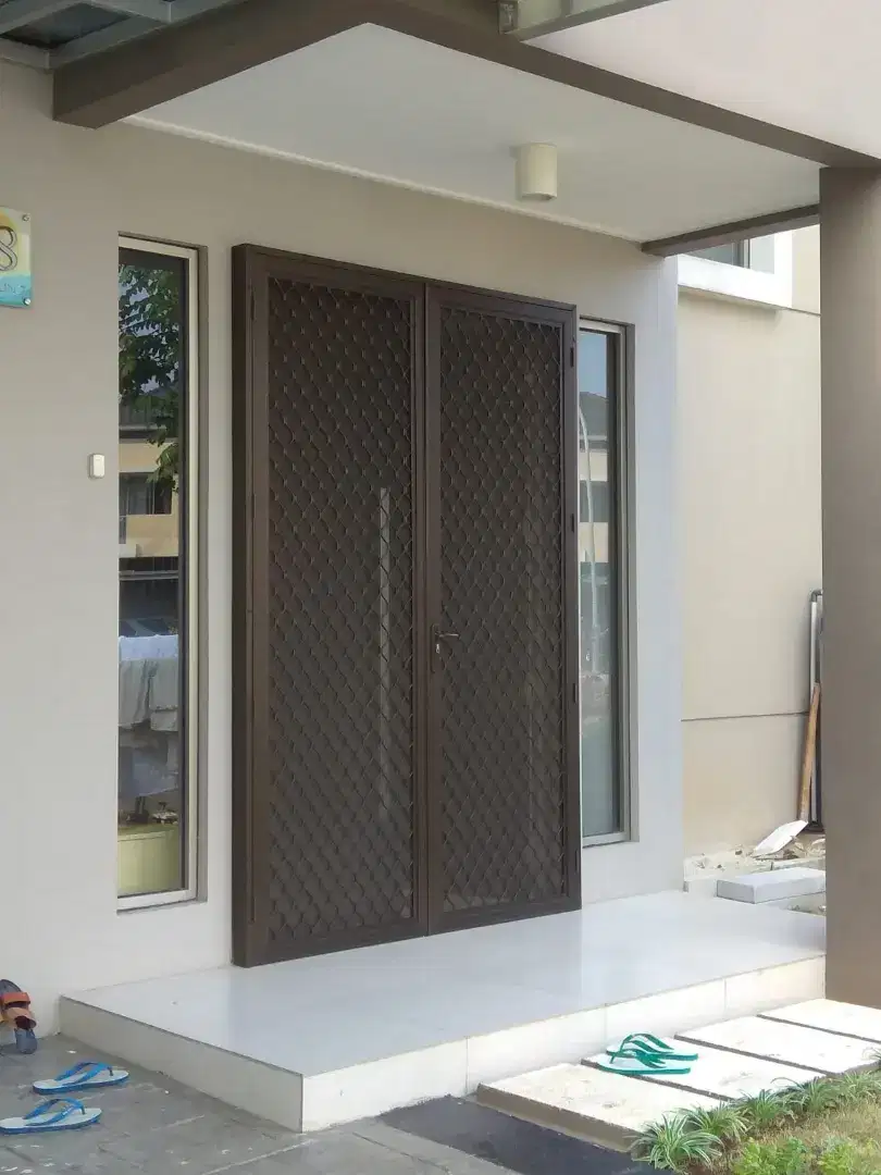 Pintu kawat nyamuk doubel