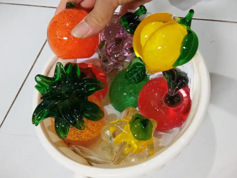 Fine Art Glass (fruit basket)