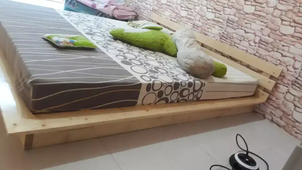 Tempt tdr  minimalis bhn dr kyu jati belanda  ukurn 200x180 mint lan