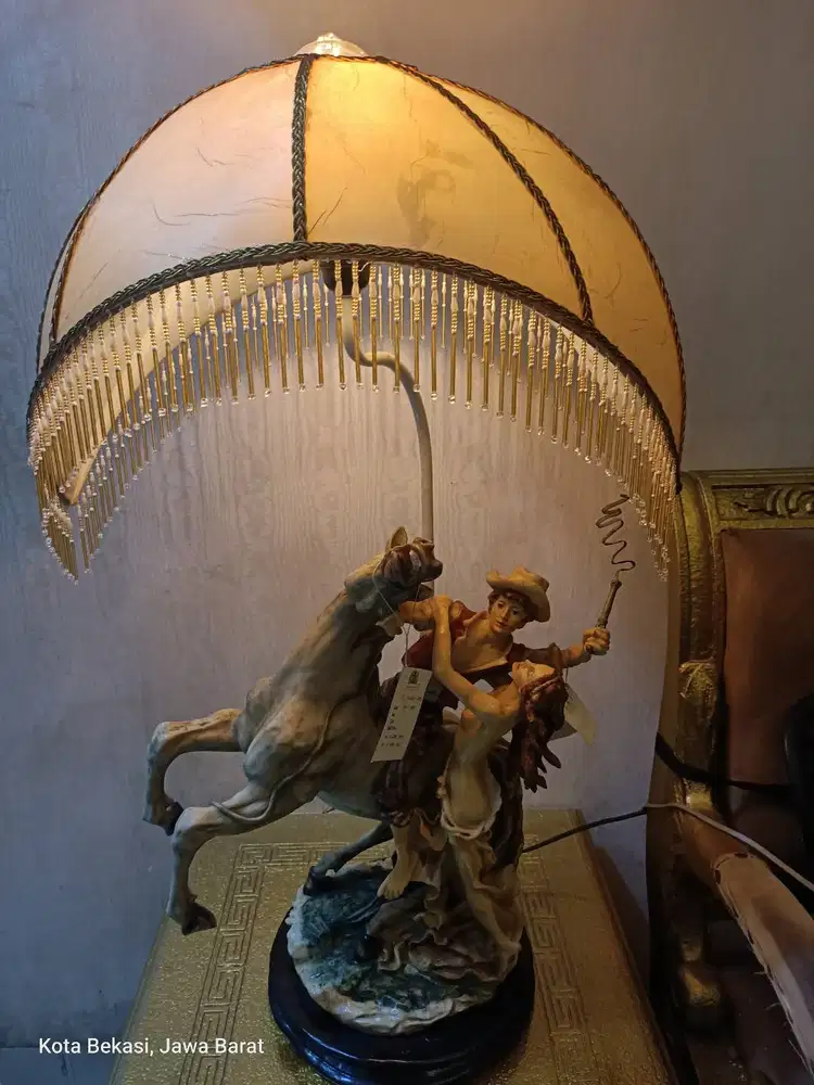 Lampu Nakas Patung Kuda Cowboy and Lady made in Italy
