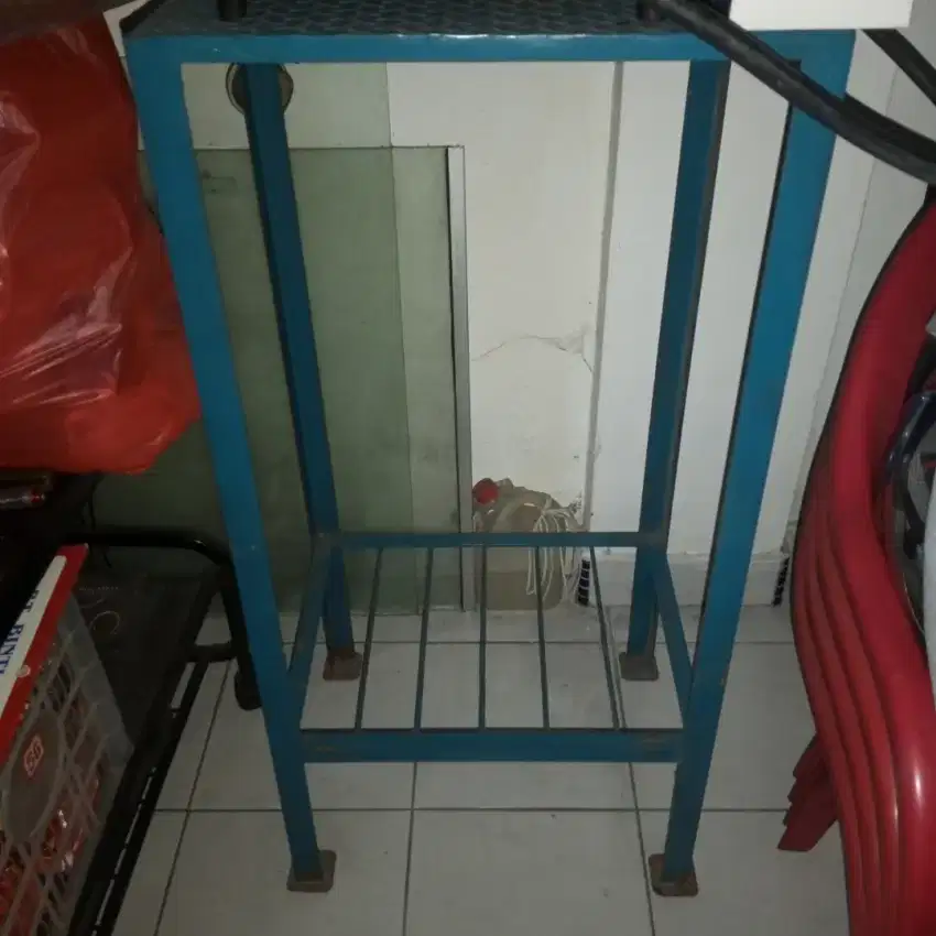 Tempat barang rak. Besi