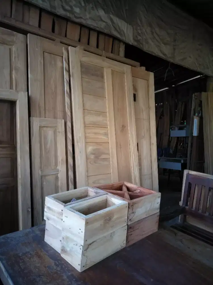 Pintu kayu jati