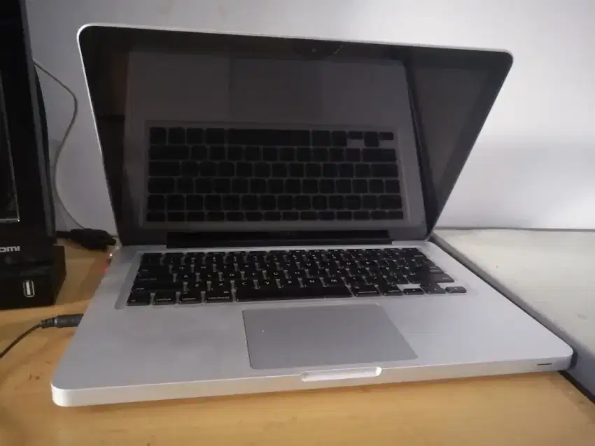 MacBook pro core i7 mid 2011 full set