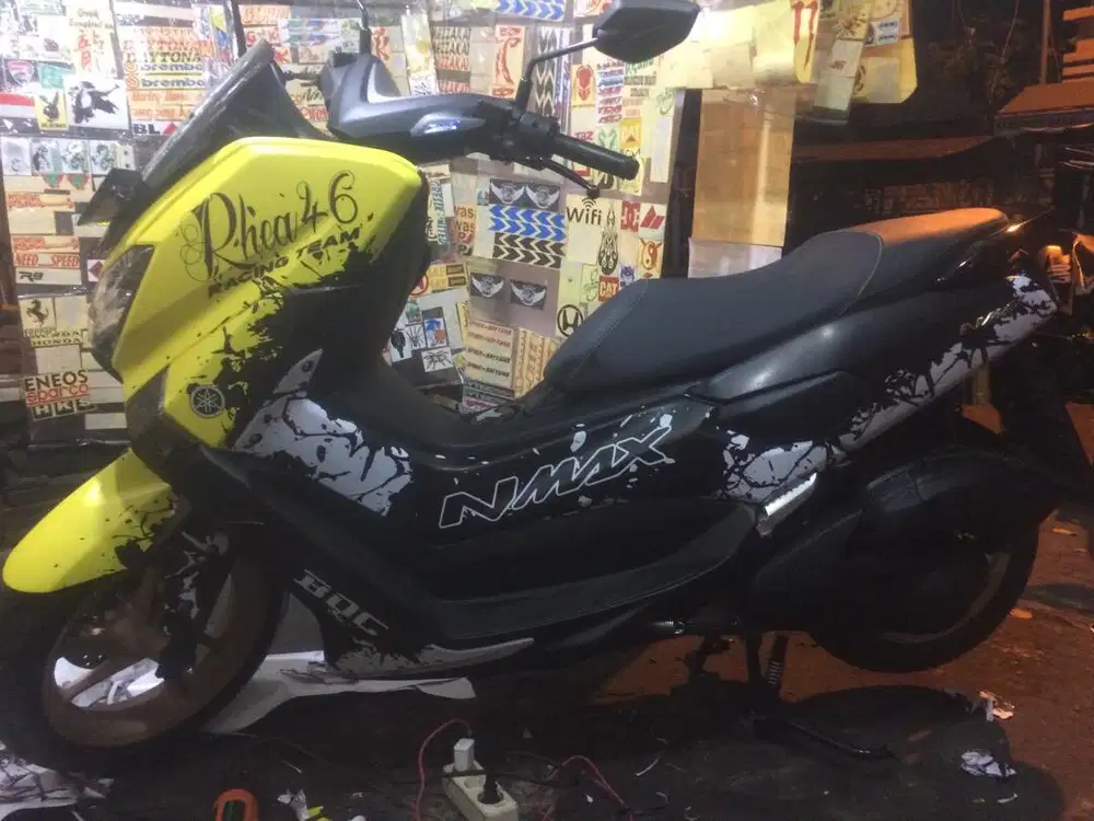 wrapping sticker mobil dan motor
