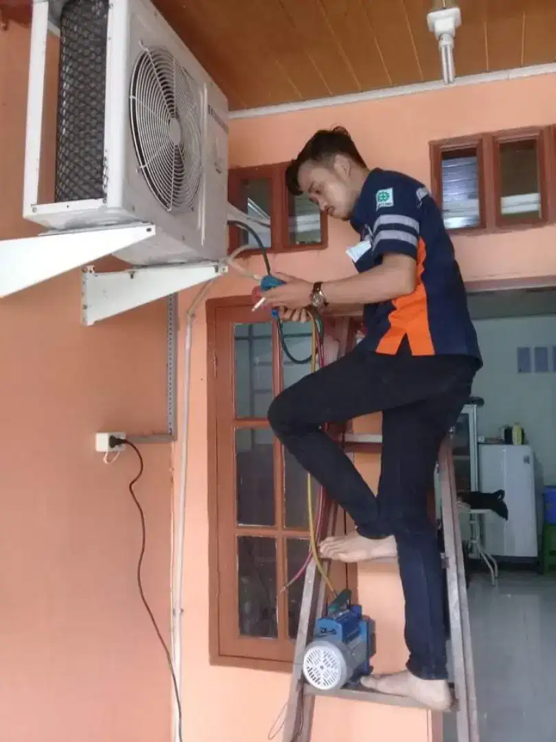 SERVICE AC/PERBAIKAN MEDAN BERGARANSI