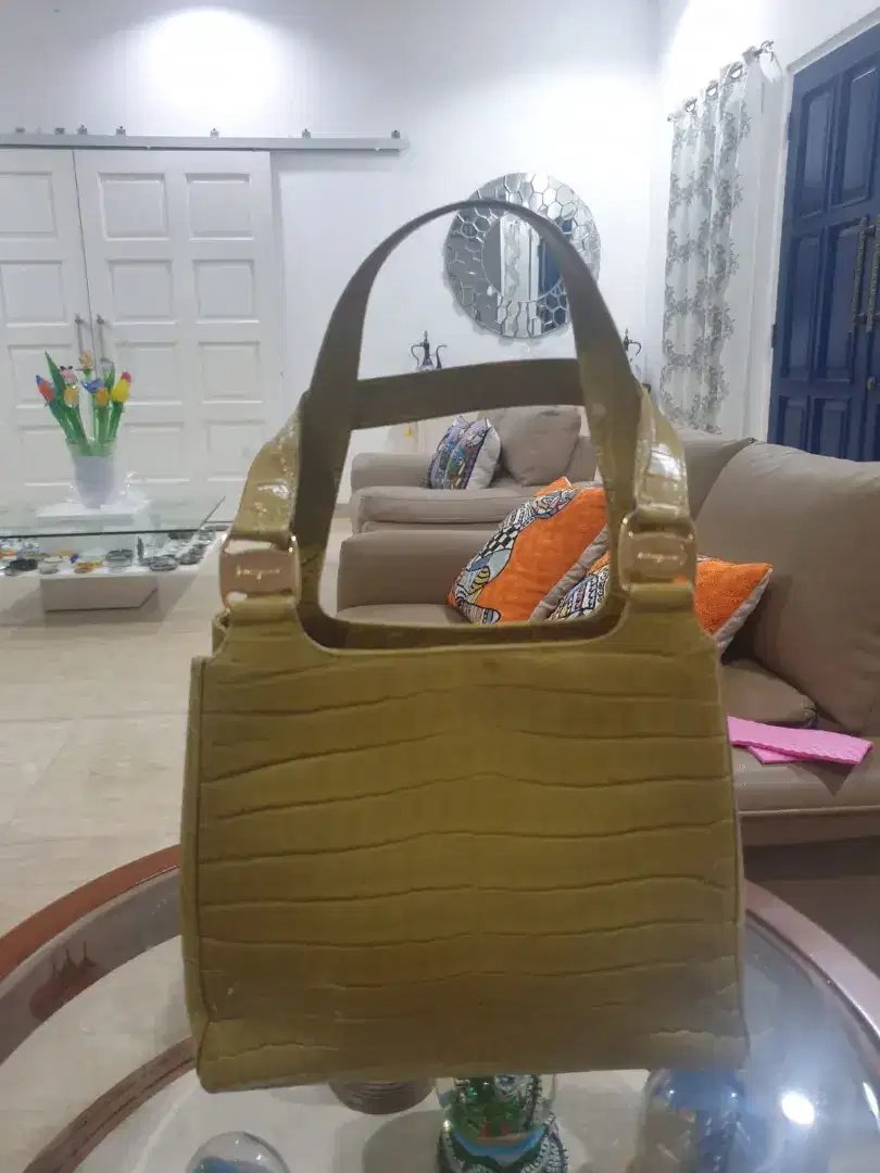 Salvatore ferragamo tote ori