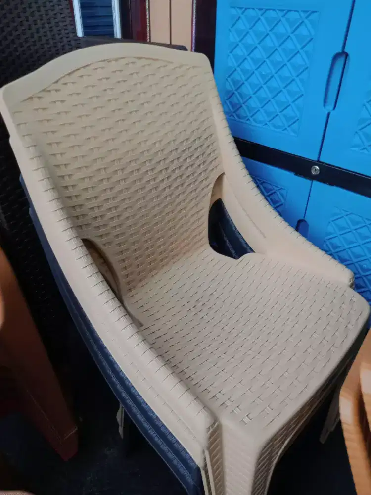 KURSI PLASTIK NAPOLLY EDISI 221RA