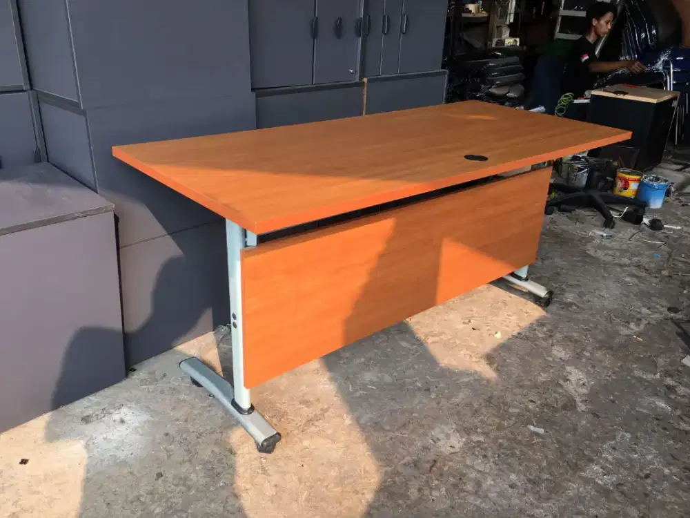 Meja lipat lubang colokan 160 x 75 x 75