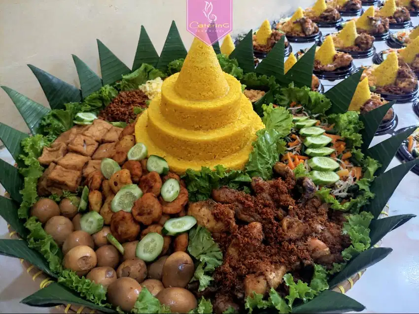 Tumpeng Besar Nasi kuning Untuk 10 porsi - 25 porsi