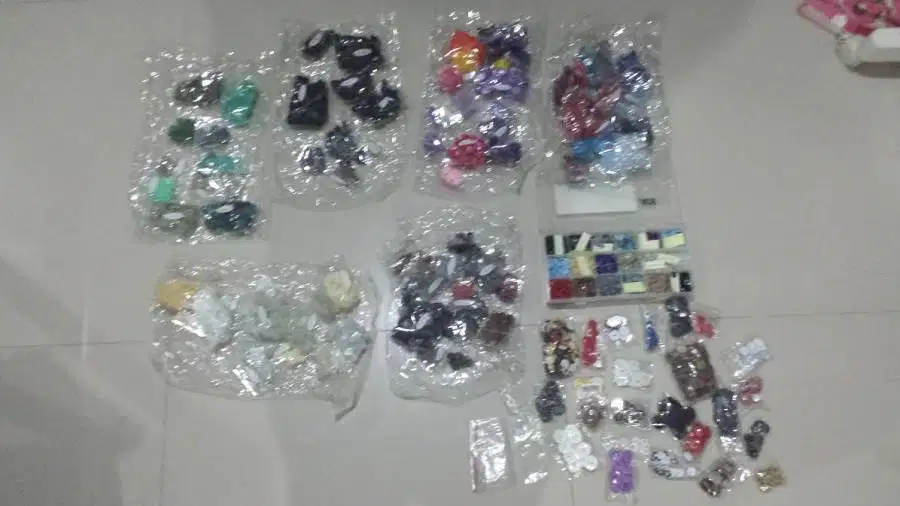 Kancing Bermacam ukuran dan warna