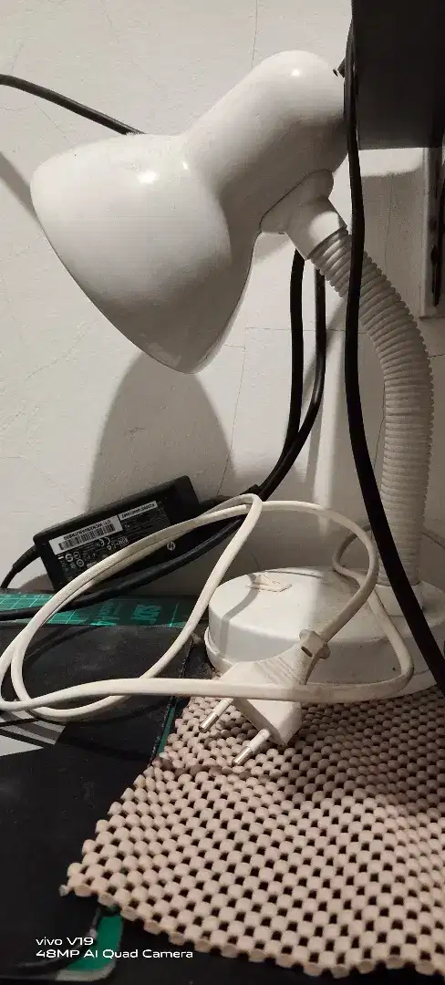 Lampu meja pendek