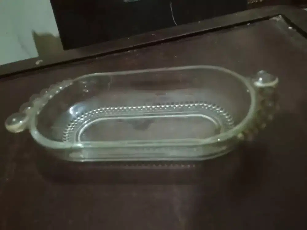 Mangkok kaca bentuk kaki dengan handle jari2 kaki