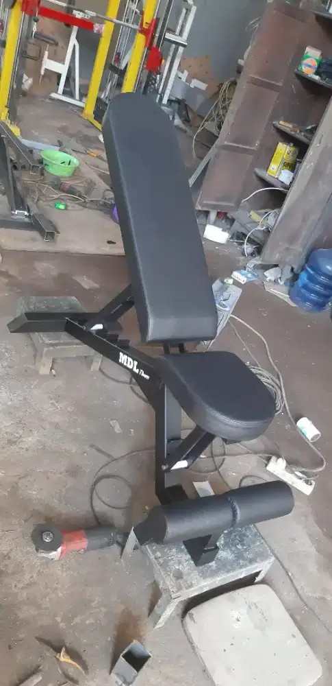 Bangku fitness adjustable bench. Bangku gym