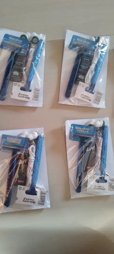 Paket ada 2 cukur jenggot,headset,korek api