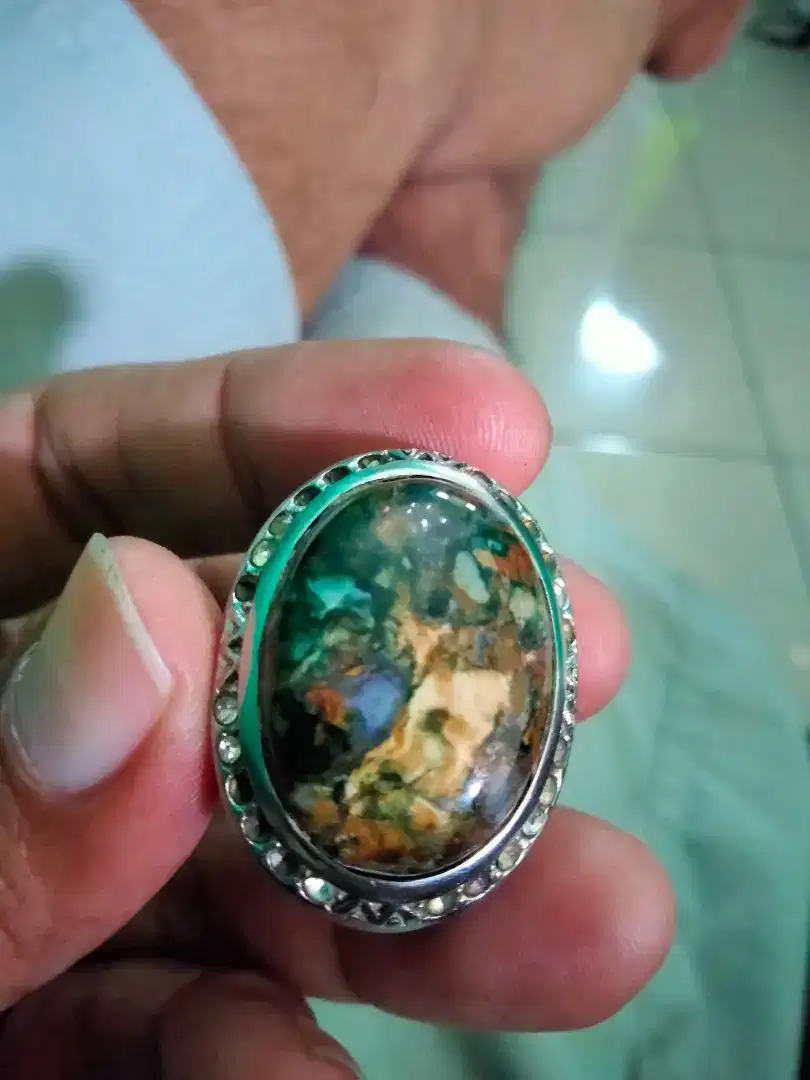 Batu pancawarna Klawing ajib