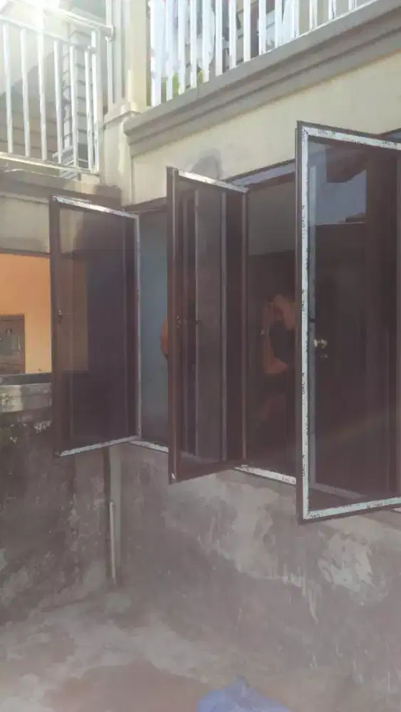 Kusen alluminium kaca dan partisi