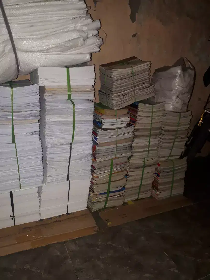 Mencari kertas HVS