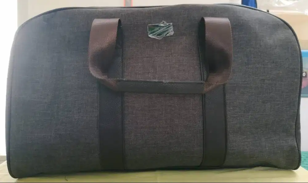 Hand Carry Original Merk Boss, Belum Pernah Pakai, hanya dibuka saja