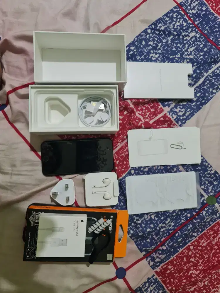 Iphone 7 Black 32 GB Full Set