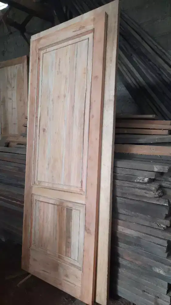 1 pintu utama kayu mahoni