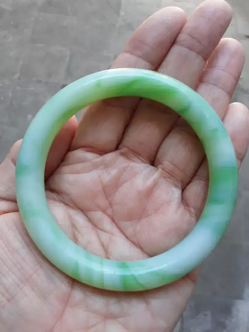 Gelang giok hijau pupus