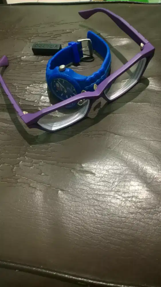 Mainan jam oakley warna ungu ex bts