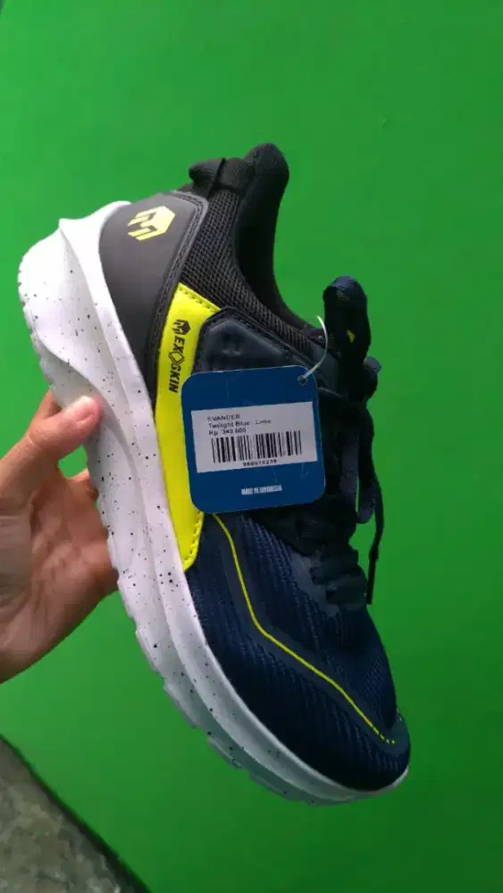 Sepatu Running Mills Evander Twilight size 39 dan kanky bene size 44