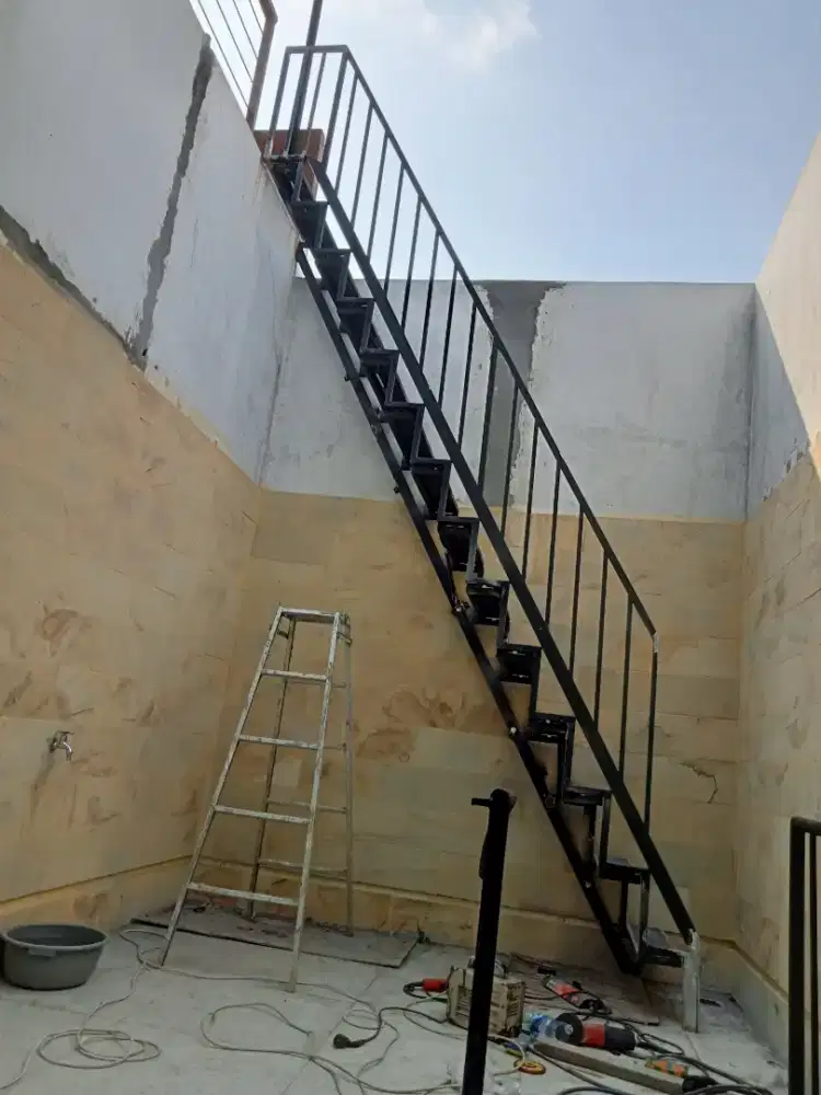 Tangga lipat besi galvanis