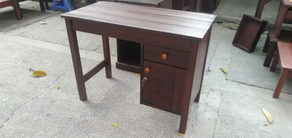 Meja guru meja kantor