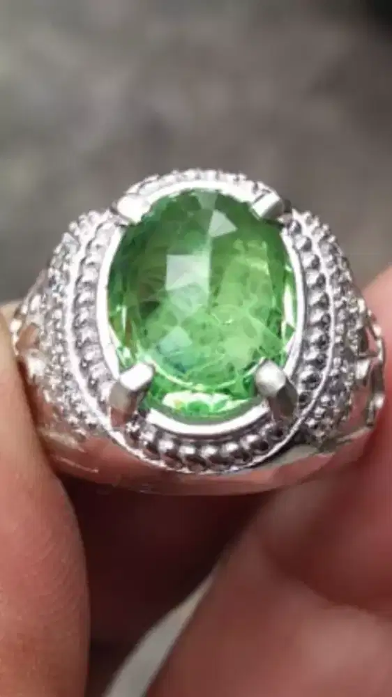 Jual Batu Cincin Light Green Zambrut Cutting Bagus sekali