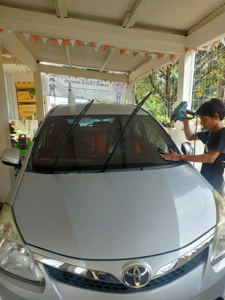 teknisi kaca film mobil berbagai merk
