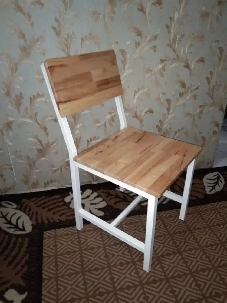 Kursi minimalis industrial besi dan kayu