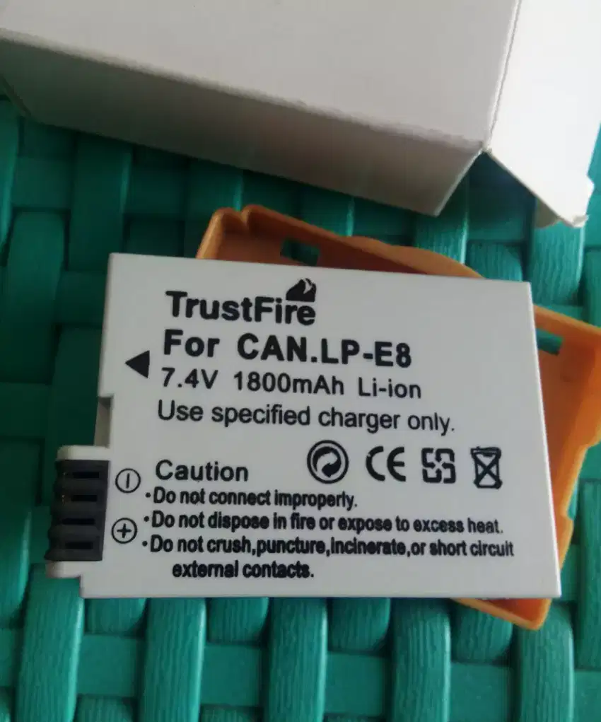 Batere Kamera Canon LP E8 untuk EOS 550d, 600d, 700d