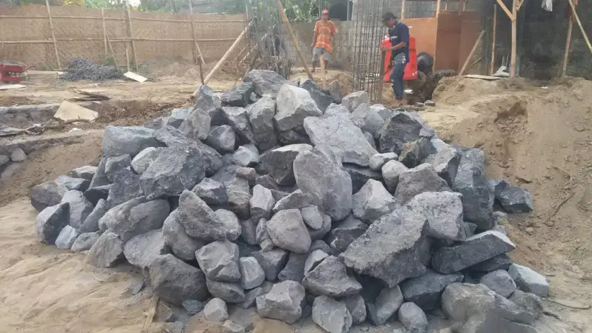 Pasir kasar. Pasir merapi.batu pecah.batu pondasi