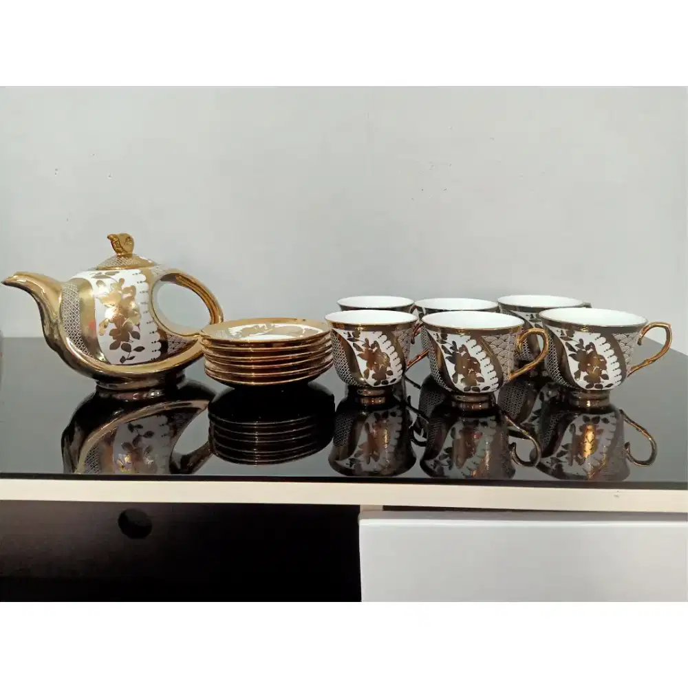 NAKAMI TEA SET GOLD