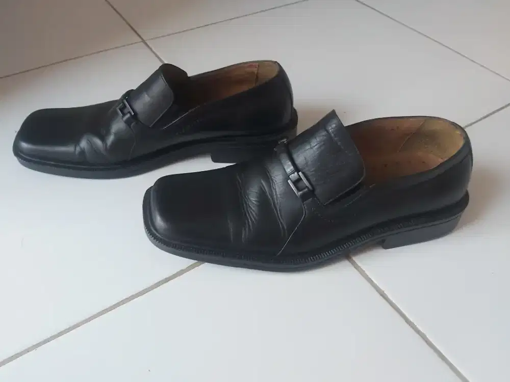 bucherri sepatu priaa