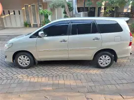 Toyota Kijang Innova 2011 Bensin