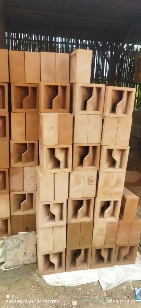 Roster beton merah, roster beton gravel