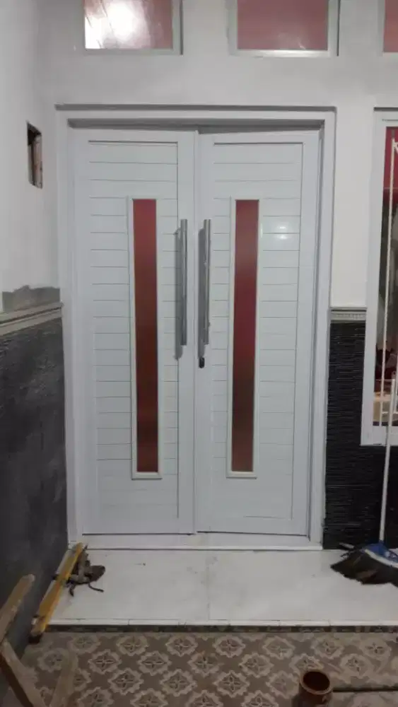 Pintu panel dan kaca aluminium. Rapii hrg terjamin