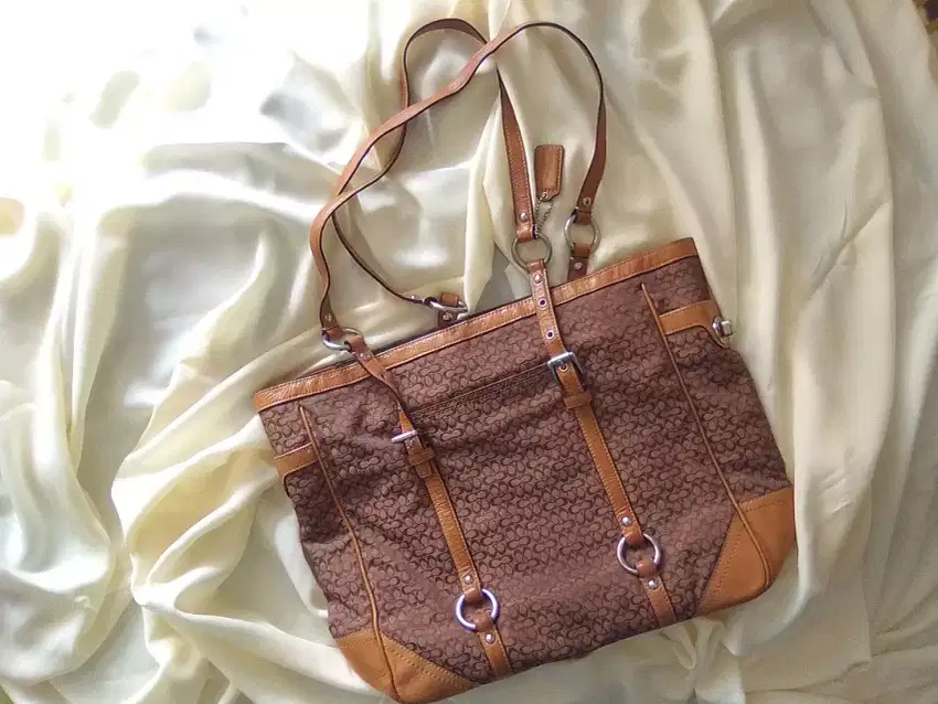 Tas Preloved Coach Monogram Tote Bag