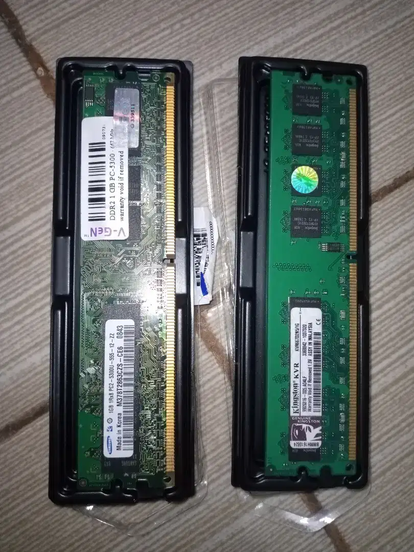 Ram PC Komputer Computer DDR2 1GB Ada 2 Keping