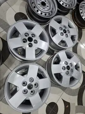 Velg oem nissan R15 pcd 5x114 lebar 55 et 45 ada 4pcs