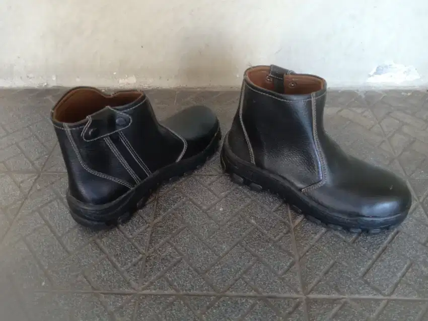 Sepatu safety kulit asli