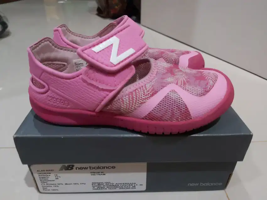 Sepatu anak merk new balance