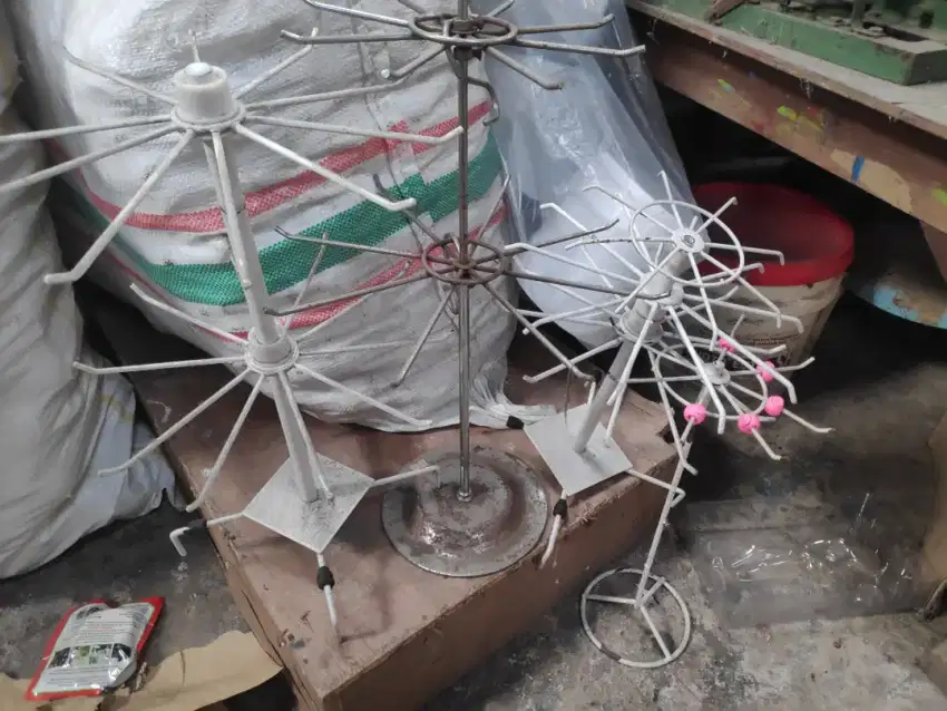 Display gantungan isi 4