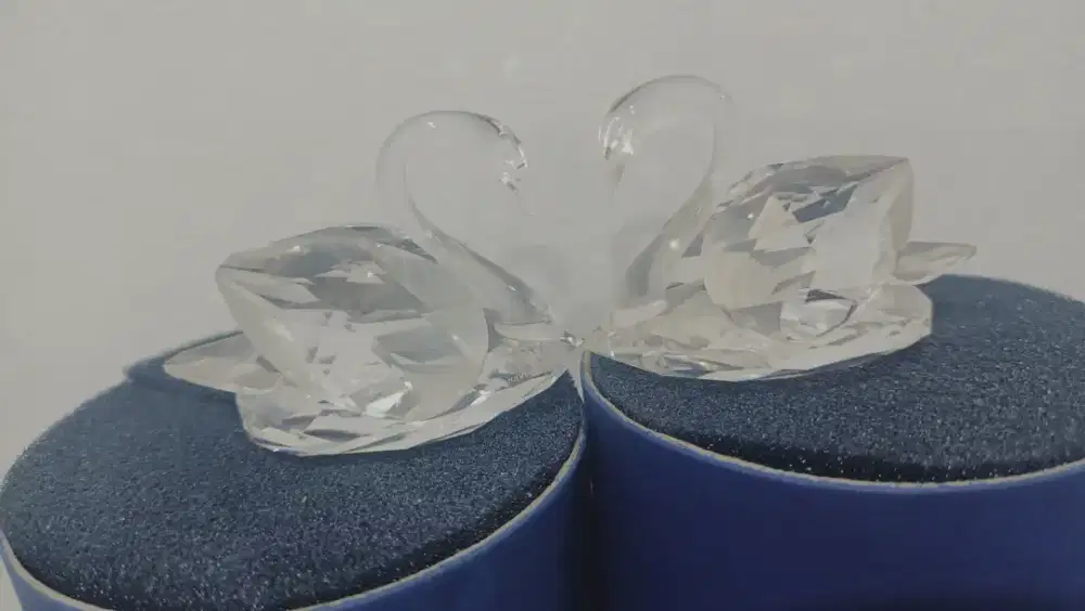 Patung angsa kecil swarovski