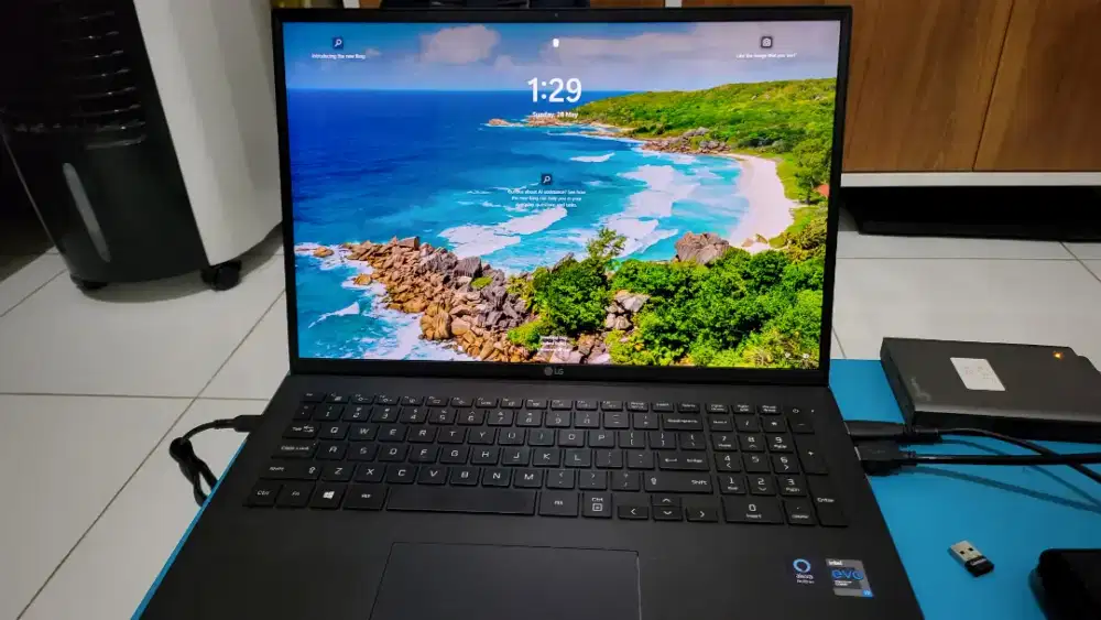 LG Gram 2021 (Layar Besar 17 inch tapi RINGAN)