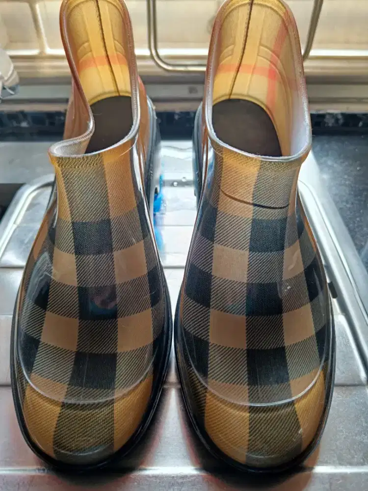 Sepatu Half boots BURBERRY.