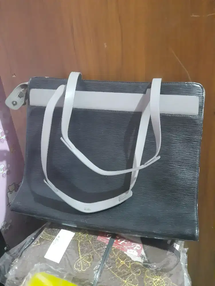 Tas LV leather italy