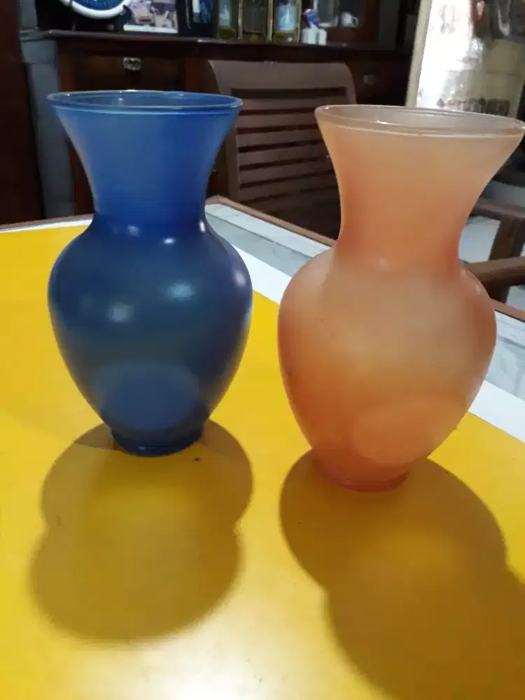 Sepasang Vas Bunga Lawas